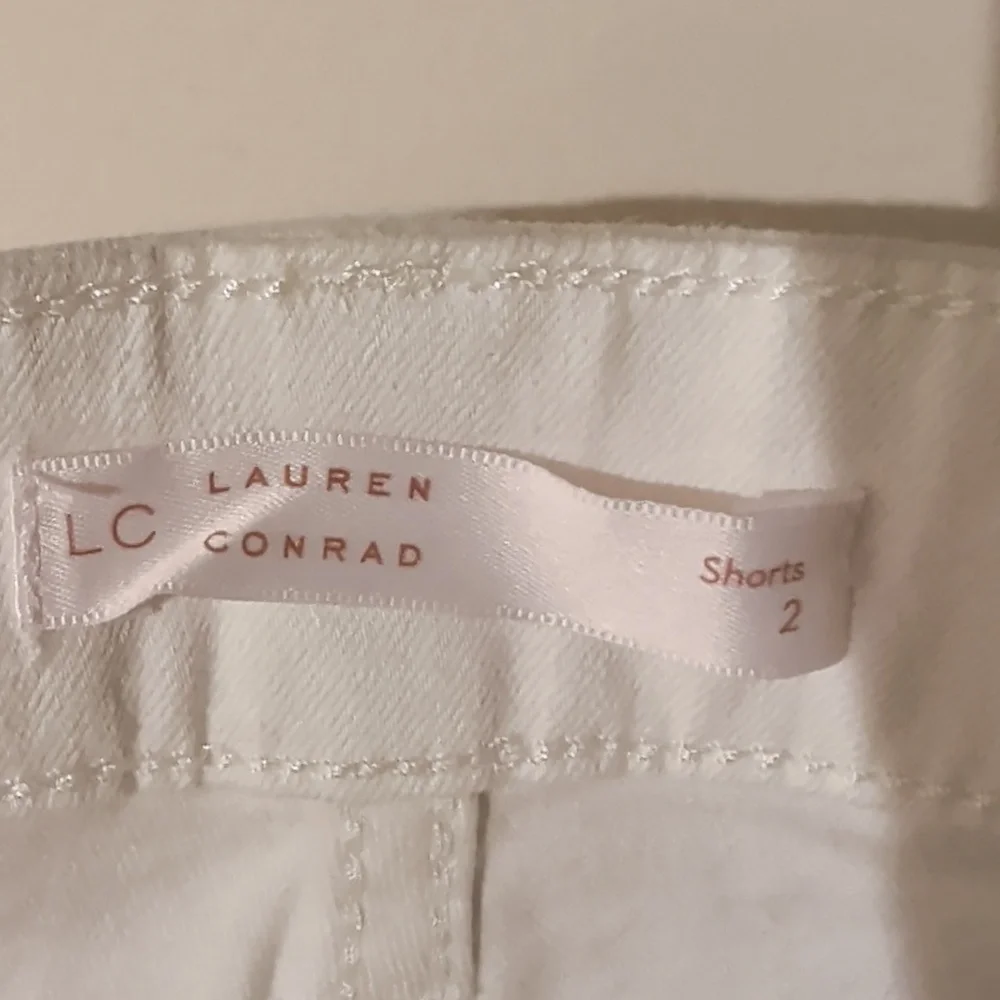 LC Lauren Conrad White Cuffed Short, High Rise. Size 2 Women - Picture 2 of 11